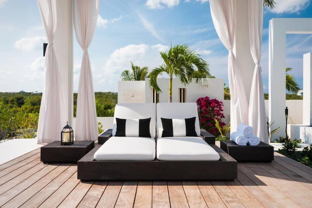 Triton Luxury Villa Providenciales Eksteriør billede